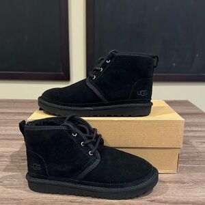 UGG neumel all black kids 3 BL